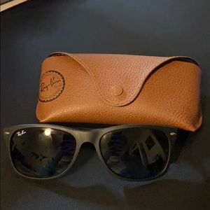 New Wayfarer Classic Raybans Matte Black